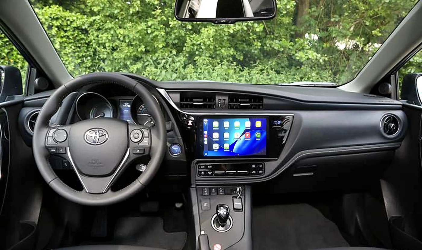 Habitacle de la Toyota Auris avec écran Apple CarPlay et Android Auto